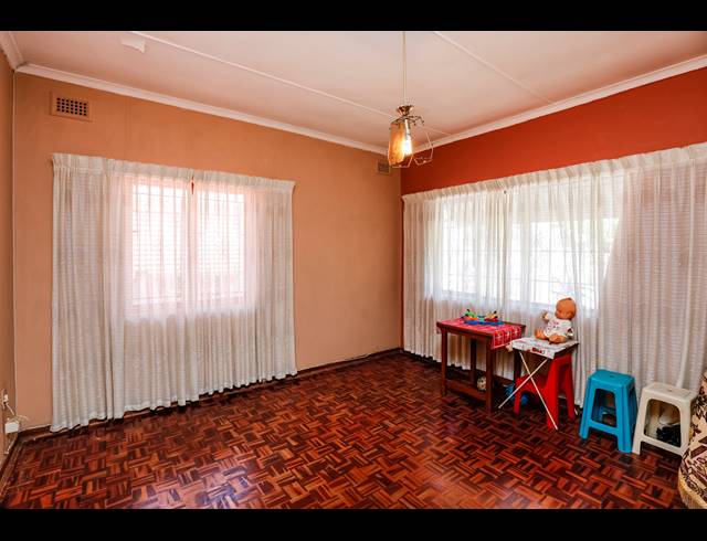 13 BEDROOM HOUSE FOR SALE IN CLARE ESTATE